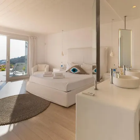 Zelia & Mykonos Town